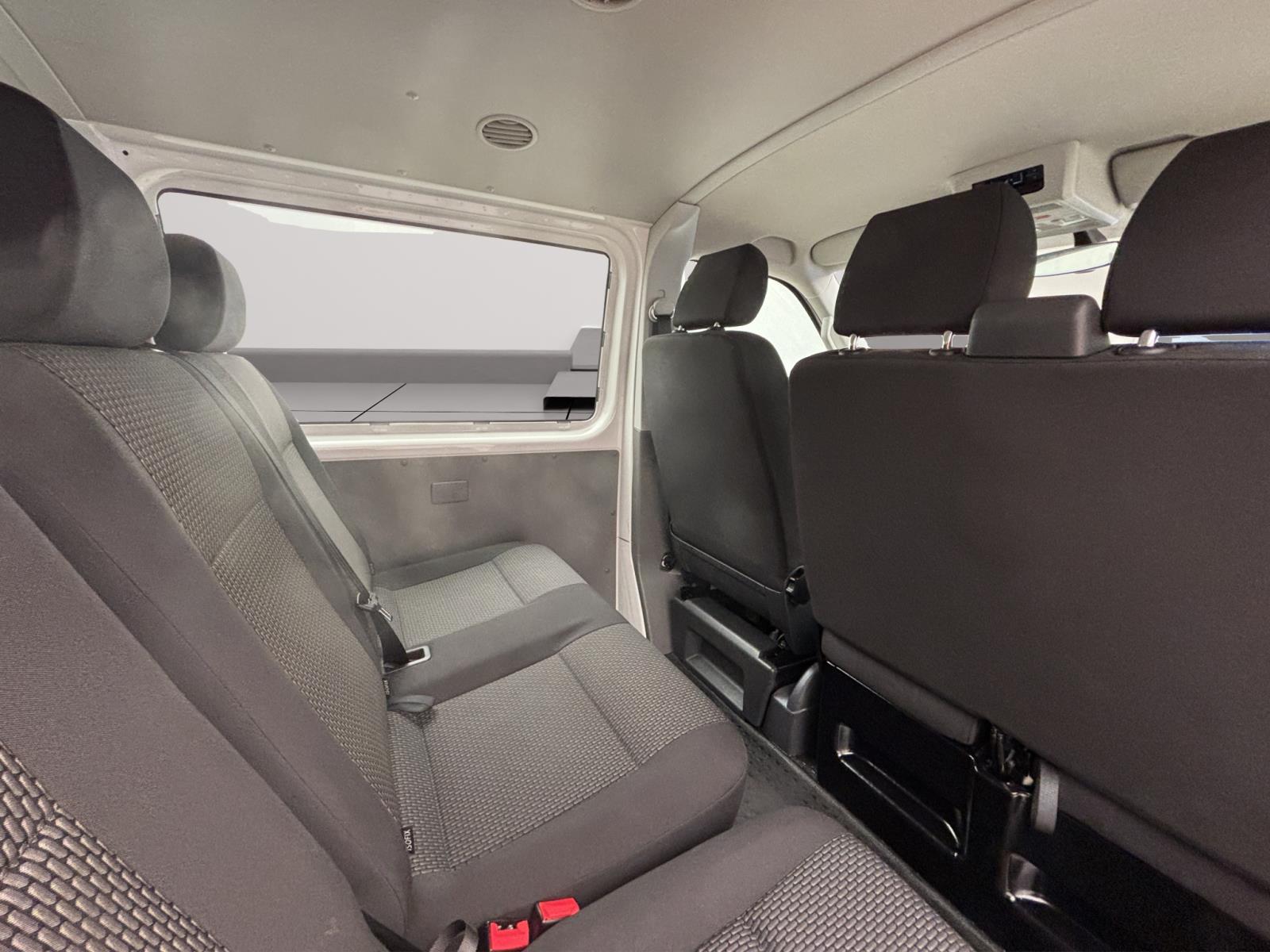 Volkswagen T6.1 Transporter Kombi 2.0 TDI 9-SITZER KLIMA NAVI PDC