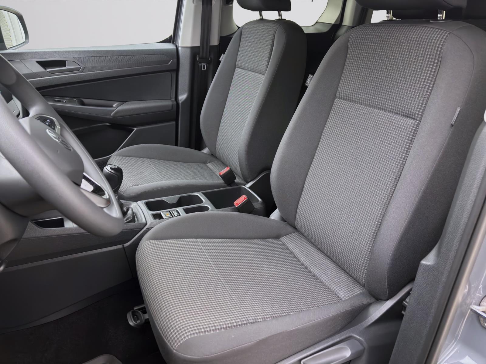 Volkswagen Caddy 1.5 TSI 5-SITZER AHK KLIMA PDC SITZHZG