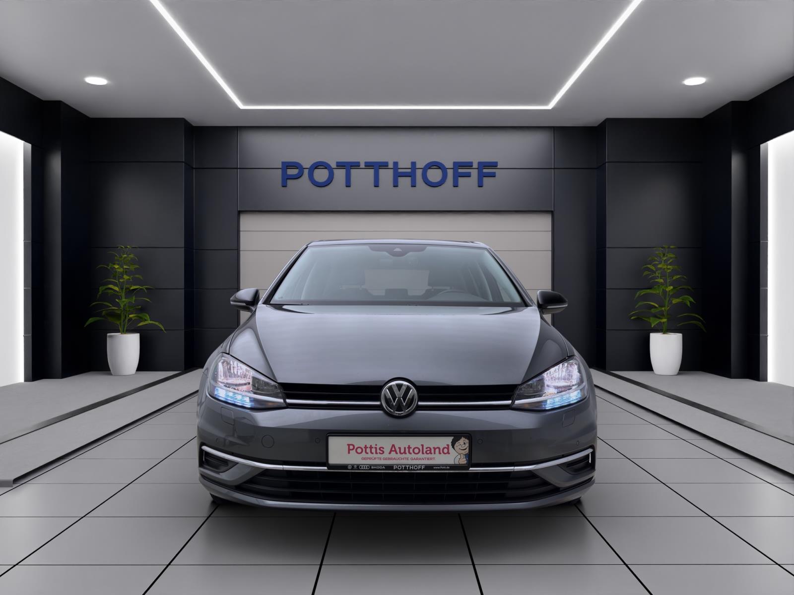 Volkswagen Golf 1.0 TSI IQ.DRIVE PANO ACC NAVI SITZHZG
