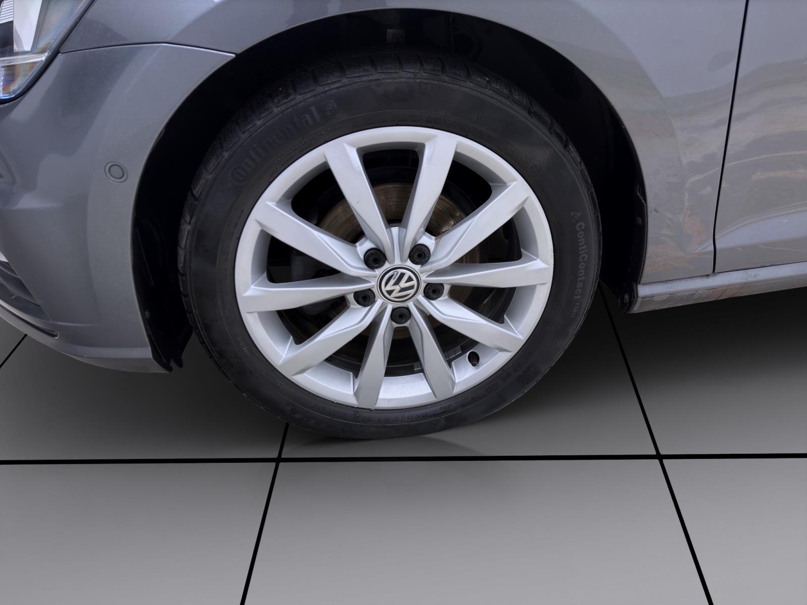 Volkswagen Golf 1.0 TSI IQ.DRIVE PANO ACC NAVI SITZHZG