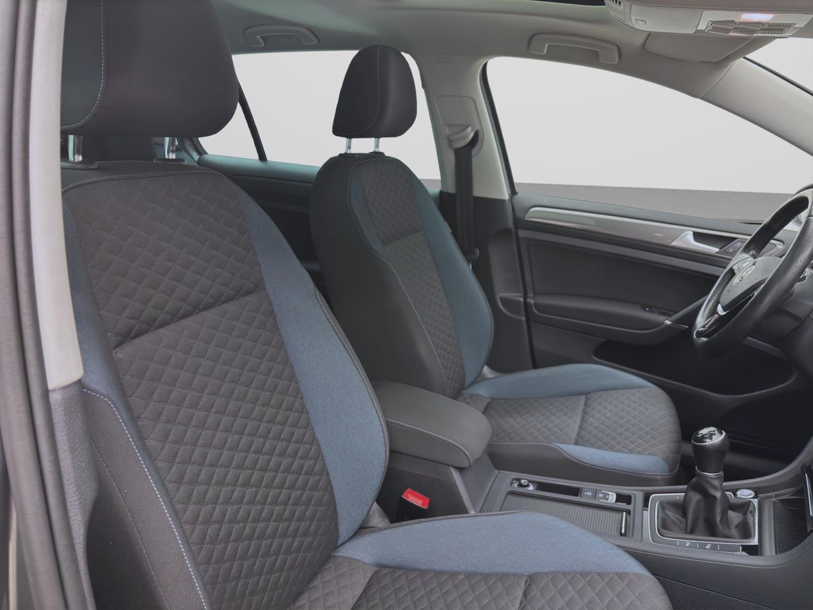 Volkswagen Golf 1.0 TSI IQ.DRIVE PANO ACC NAVI SITZHZG