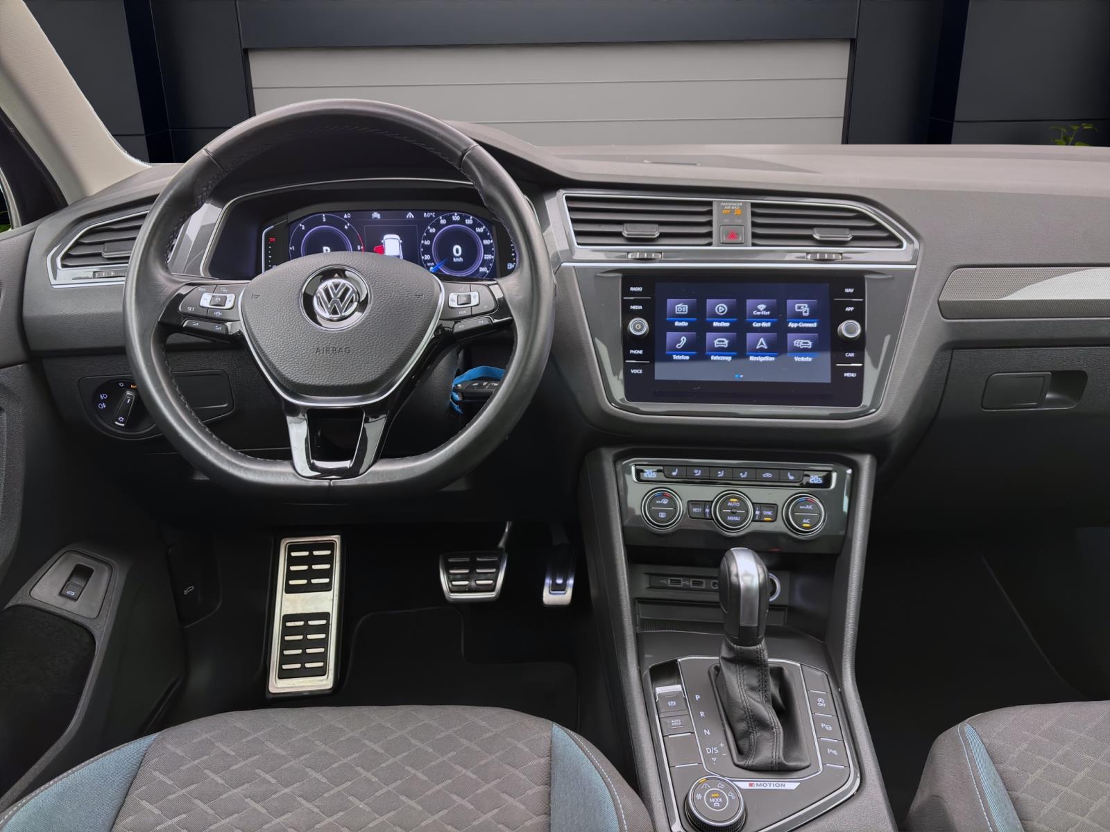 Volkswagen Tiguan 2.0 TDI DSG IQ.DRIVE PANO AHK ACC NAVI