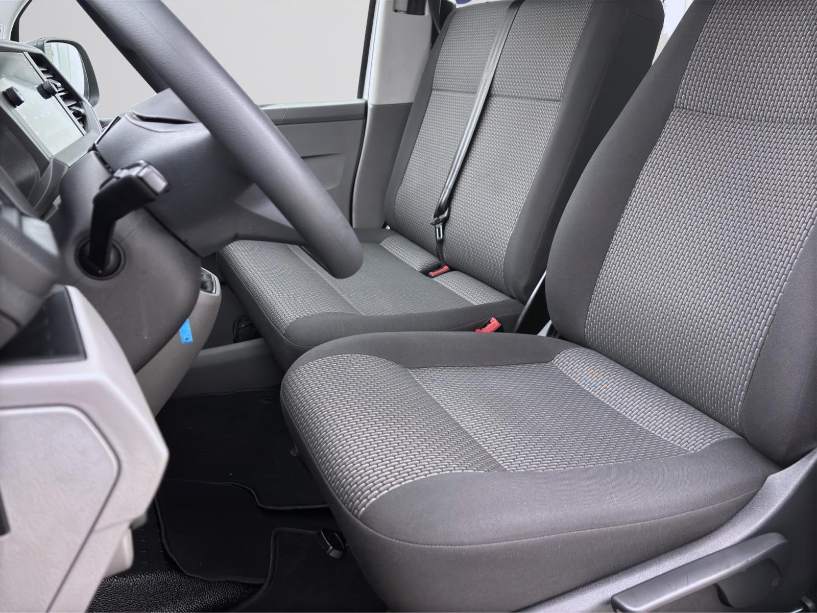 Volkswagen T6.1 Transporter Kombi 2.0 TDI 9-SITZER NAVI KLIMA PDC