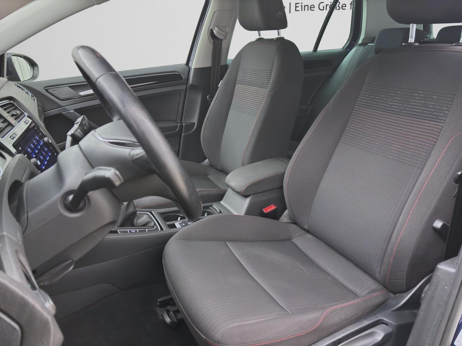 Volkswagen Golf 1.6 TDI SOUND ACC PDC KAMERA SITZHZG