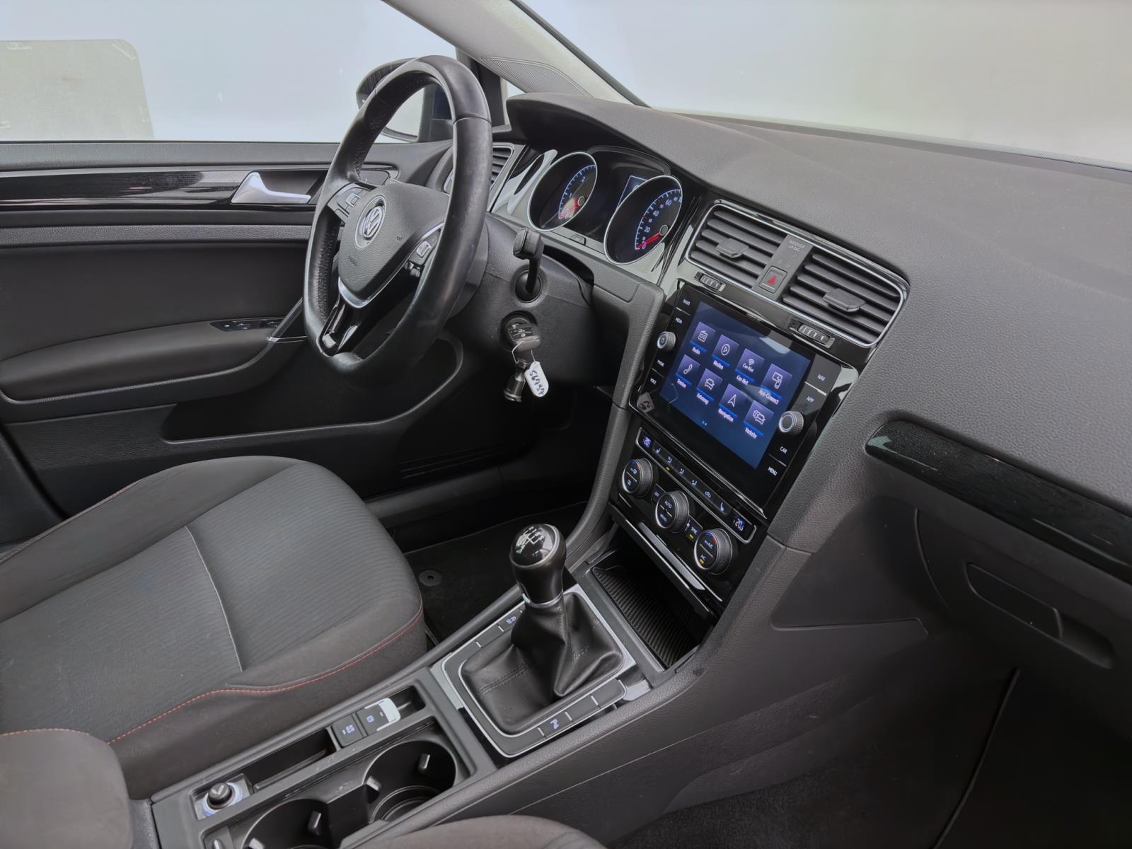 Volkswagen Golf 1.6 TDI SOUND ACC PDC KAMERA SITZHZG