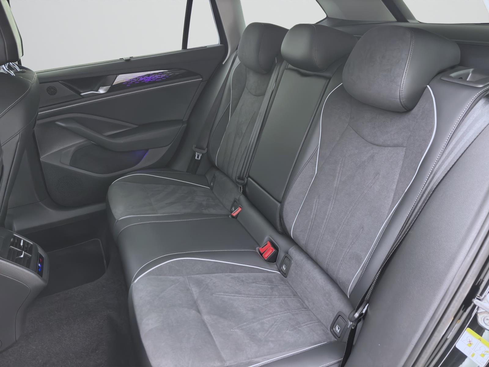 Volkswagen Passat Variant 2.0 TDI DSG ELEGANCE AHK NAVI ACC IQ.LIGHT