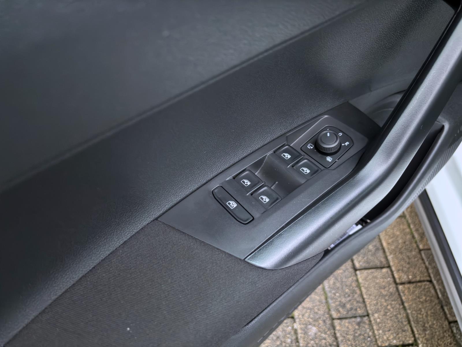Volkswagen Taigo 1.0 TSI LIFE NAVI PDC LED SITZHZG