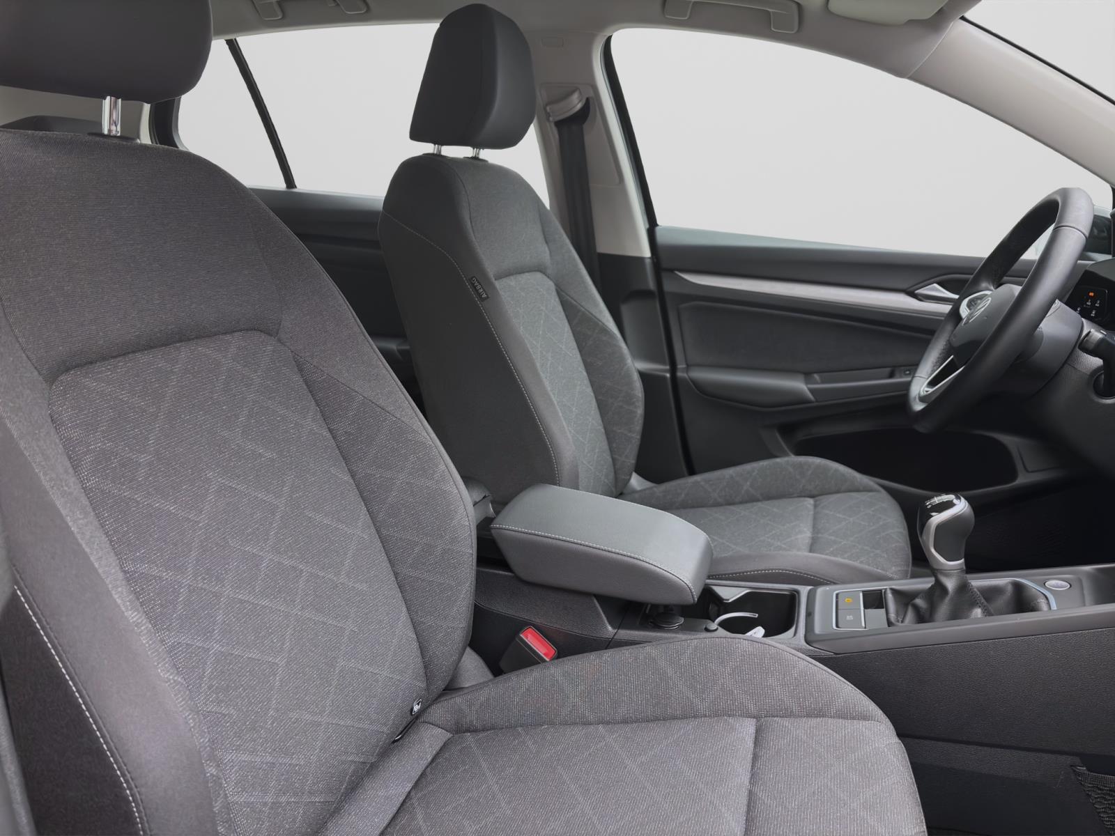 Volkswagen Golf 1.5 TSI LIFE PDC LED NAVI SITZHZG