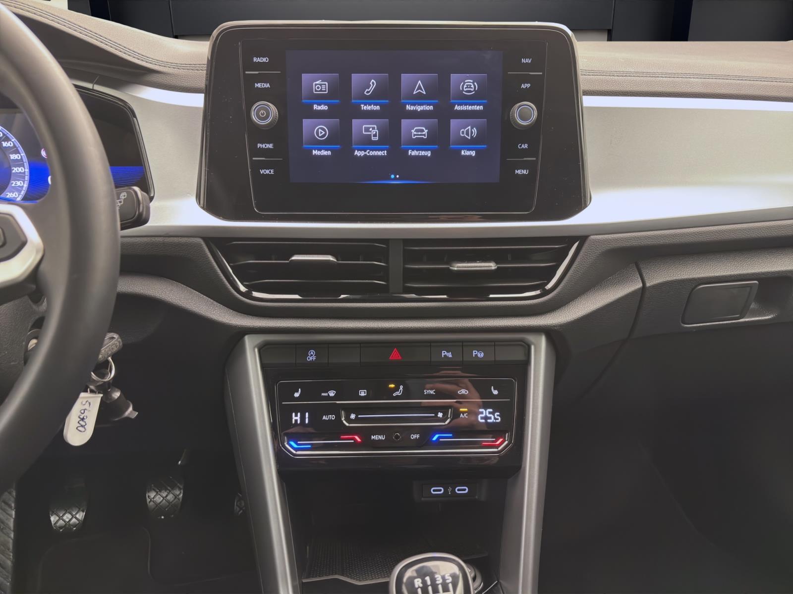 Volkswagen T-Roc 1.0 TSI LIFE NAVI PDC LED SITZHZG