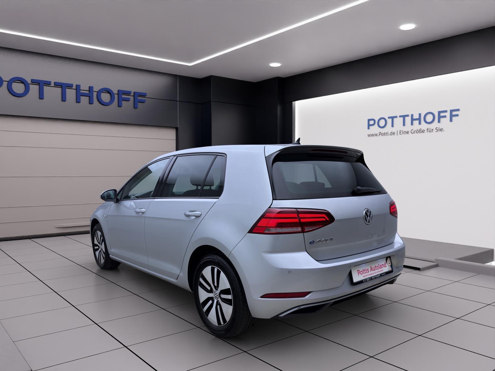Volkswagen Golf e ACC LED NAVI SITZHZG LM16