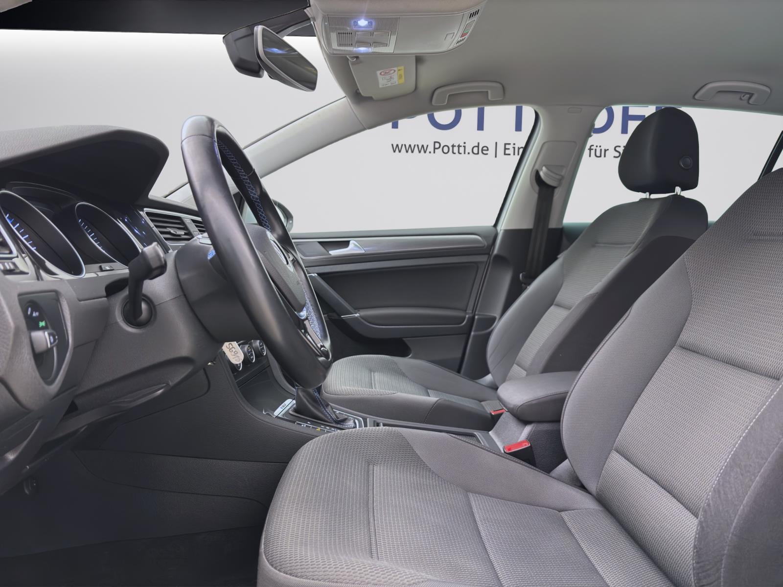 Volkswagen Golf e ACC LED NAVI SITZHZG LM16