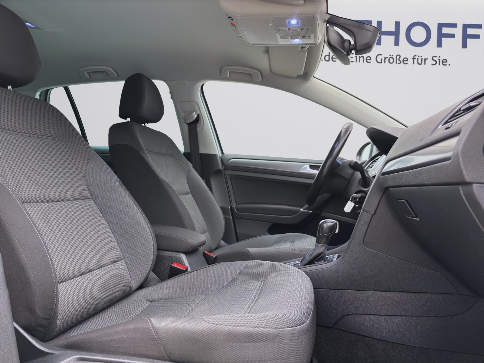 Volkswagen Golf e ACC LED NAVI SITZHZG LM16