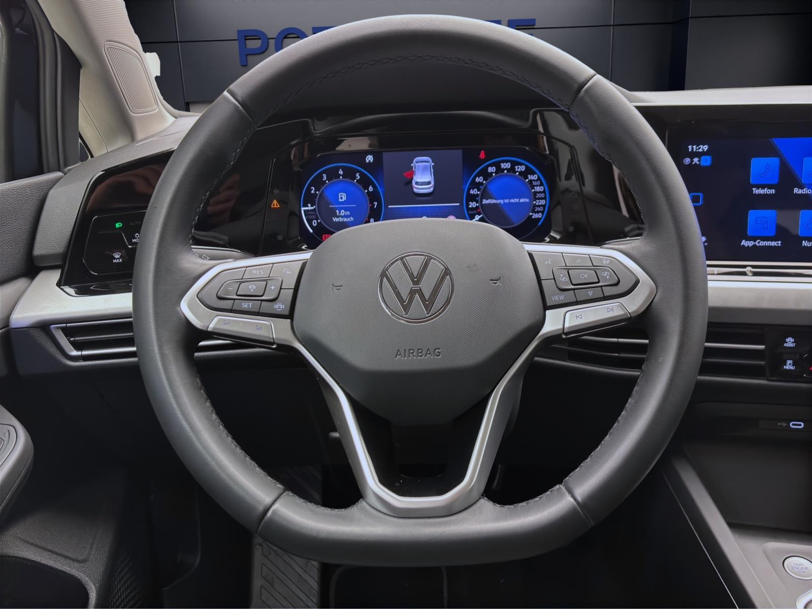 Volkswagen Golf 1.5 TSI LIFE PDC LED NAVI SITZHZG