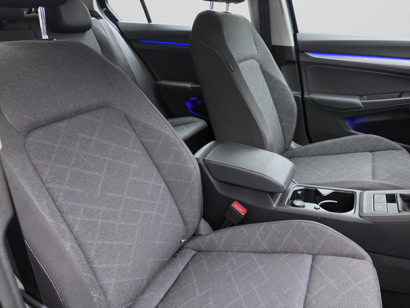 Volkswagen Golf 1.5 TSI LIFE PDC LED NAVI SITZHZG