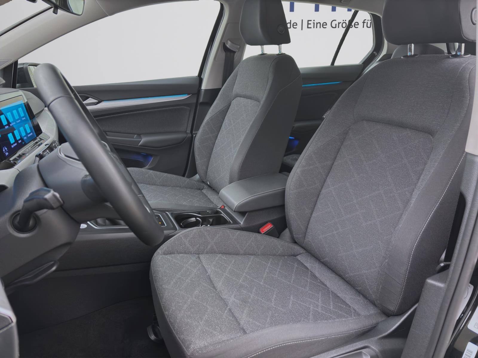 Volkswagen Golf 1.5 TSI LIFE PDC LED NAVI SITZHZG