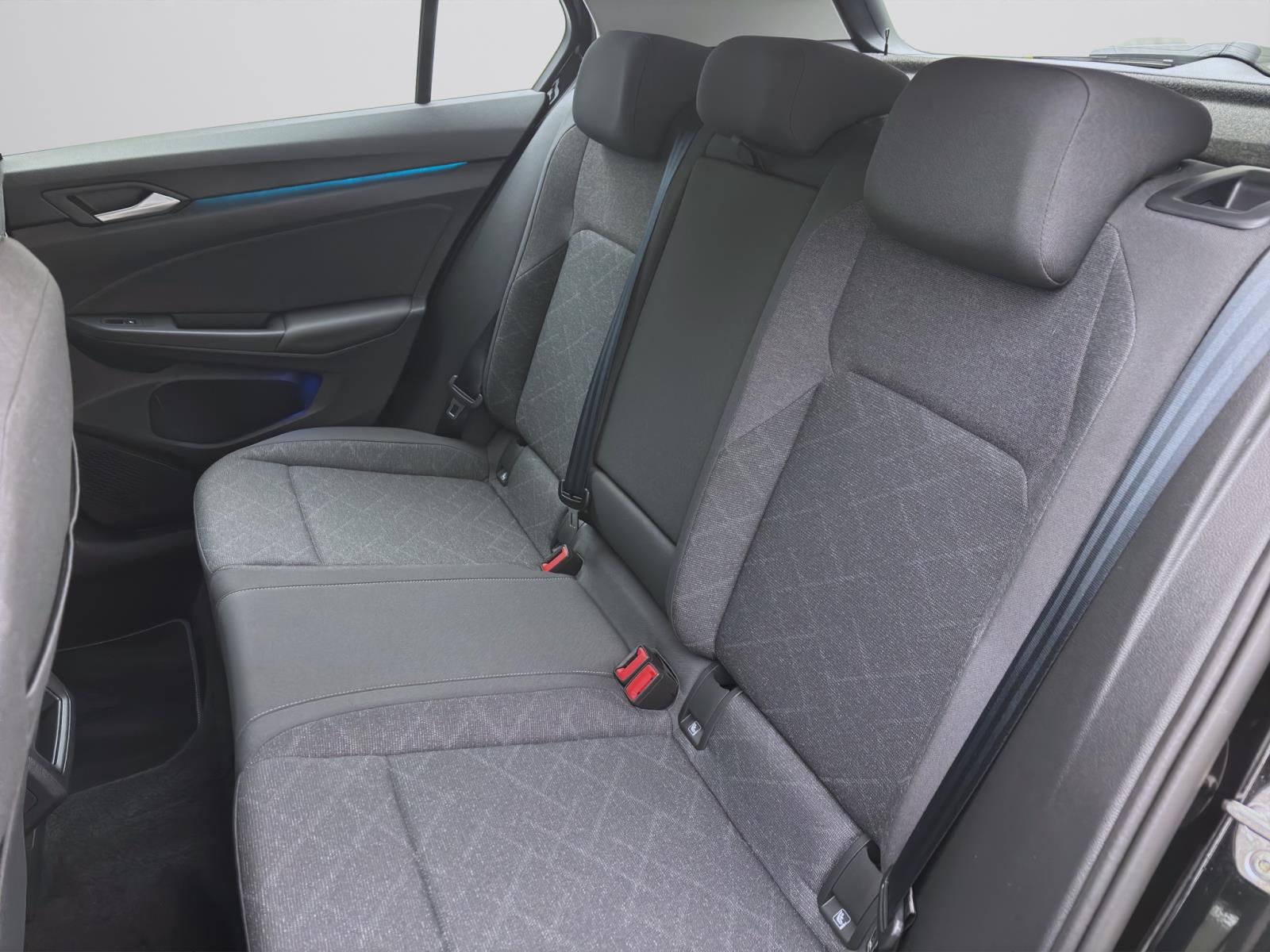 Volkswagen Golf 1.5 TSI LIFE PDC LED NAVI SITZHZG