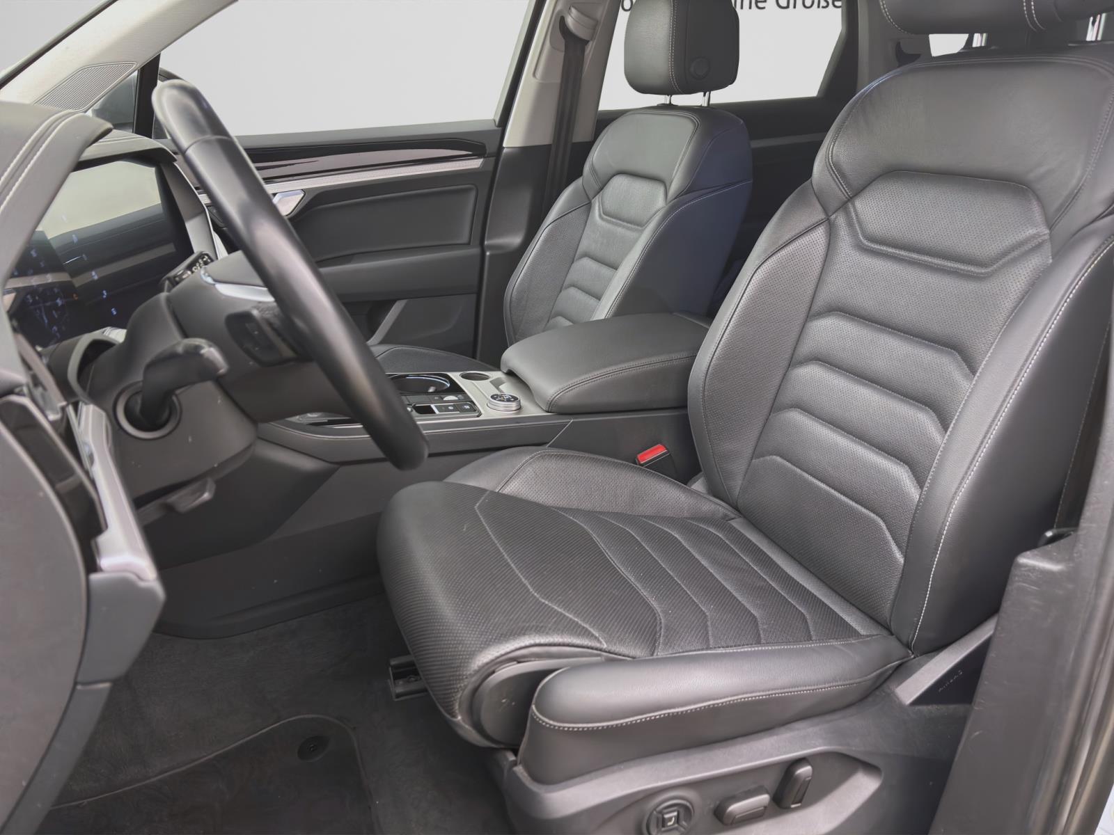 Volkswagen Touareg 3.0 TDI Tiptronic 4M STANDHZG AHK NAVI KAMERA