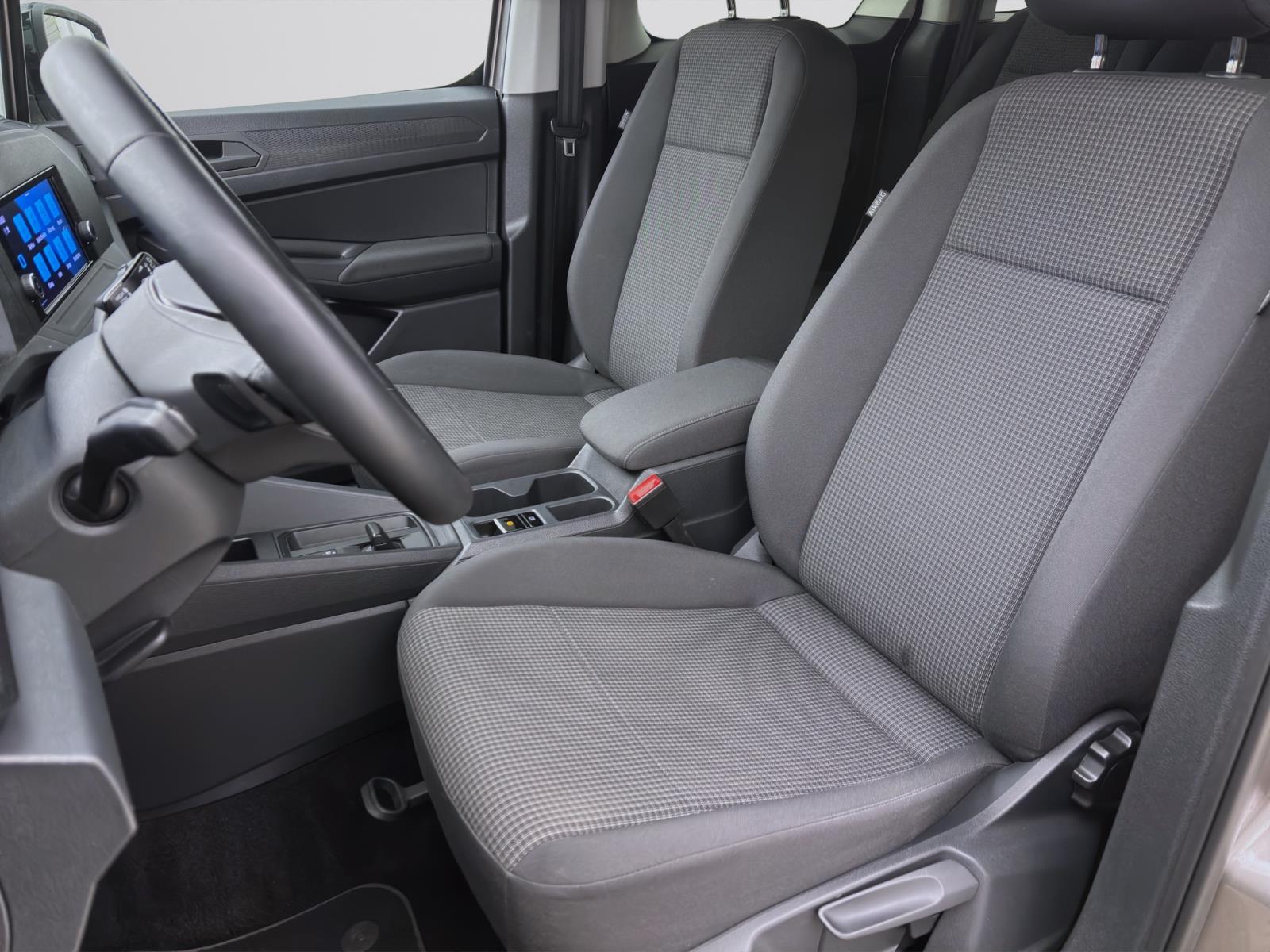 Volkswagen Caddy 1.5 TSI DSG 5-SITZER KLIMA PDC SCHIEBETÜREN