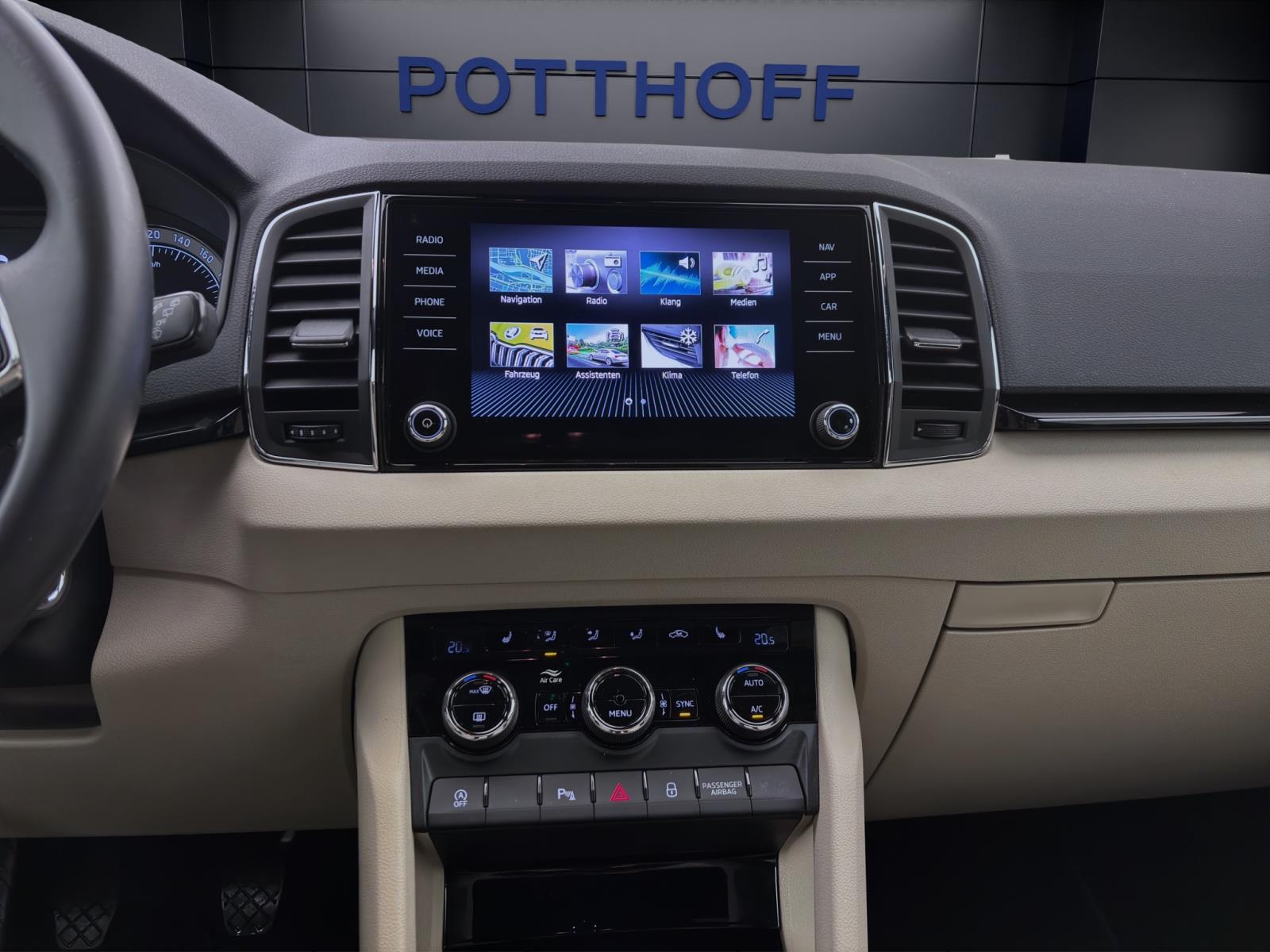 Skoda Karoq 1.5 TSI Style AHK ACC PDC Navi Sitzhzg TravelAssist