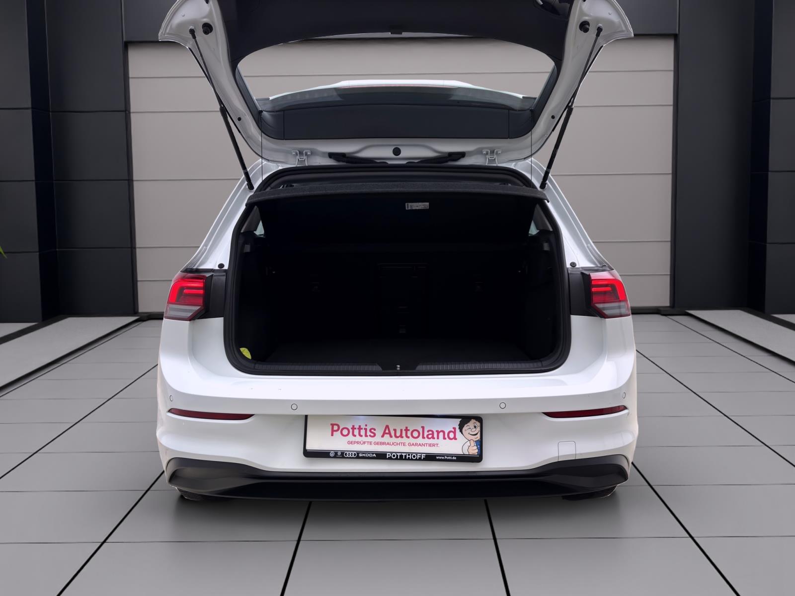 Volkswagen Golf 1.5 TSI LIFE PDC LED NAVI SITZHZG
