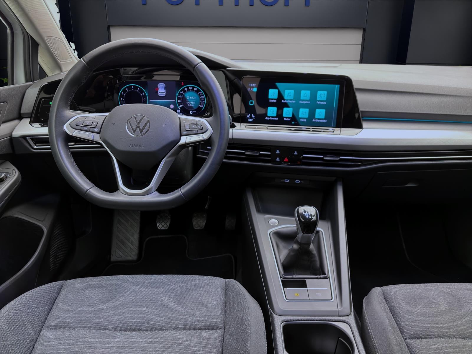 Volkswagen Golf 1.5 TSI LIFE PDC LED NAVI SITZHZG