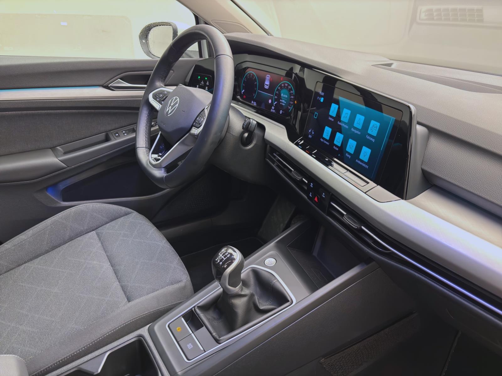 Volkswagen Golf 1.5 TSI LIFE PDC LED NAVI SITZHZG