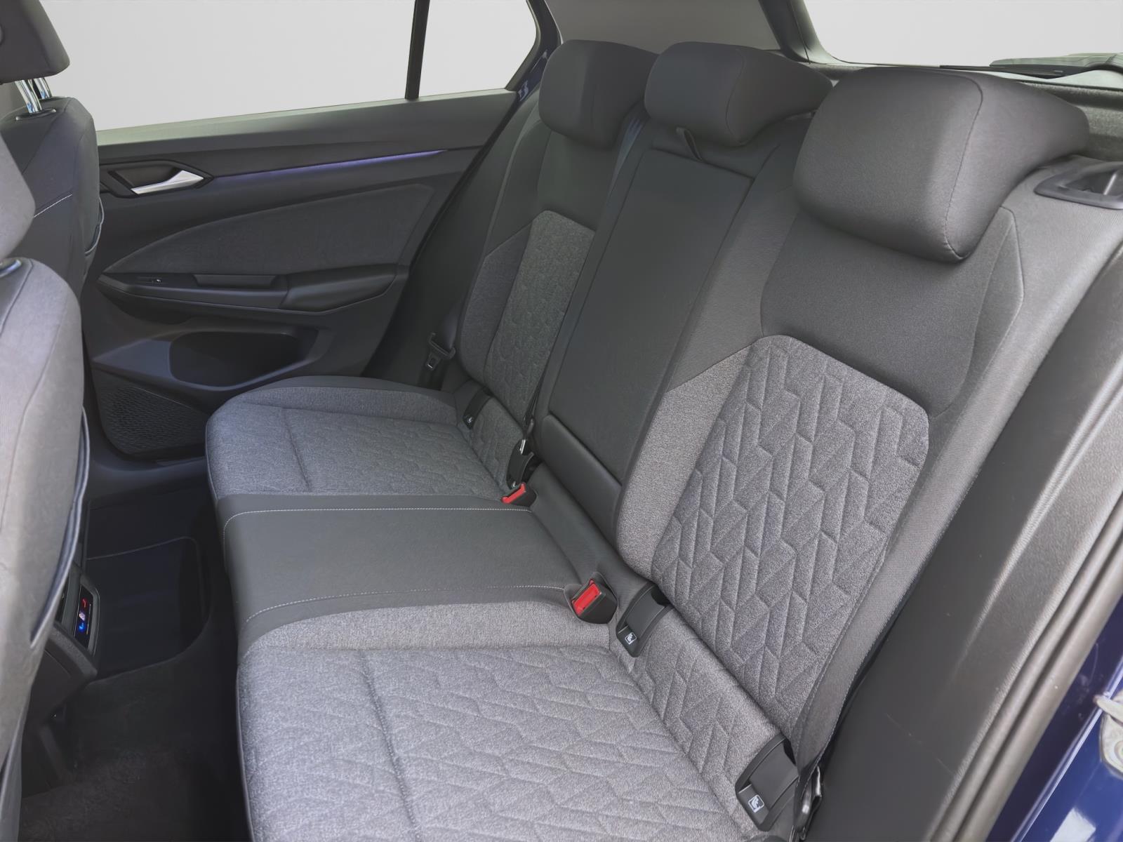 Volkswagen Golf 2.0 TDI DSG MOVE AHK NAVI ACC KAMERA LED