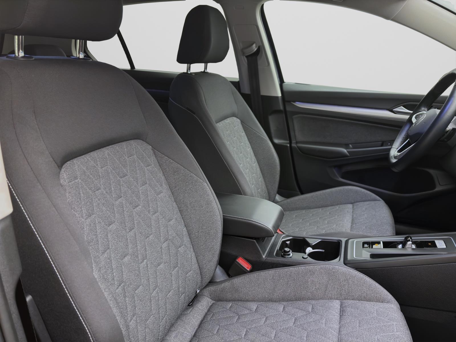 Volkswagen Golf 2.0 TDI DSG MOVE AHK NAVI ACC KAMERA LED