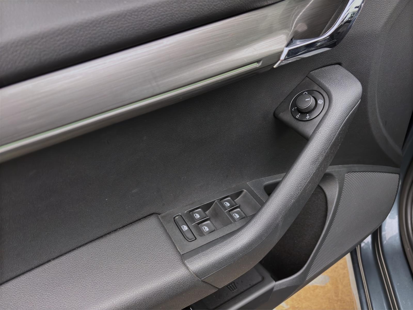 Skoda Octavia Limousine 1.4 TSI DSG STYLE NAVI LED PDC SITZHZG
