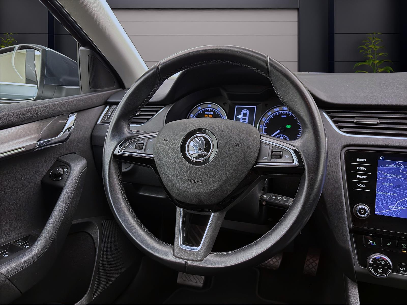 Skoda Octavia Limousine 1.4 TSI DSG STYLE NAVI LED PDC SITZHZG
