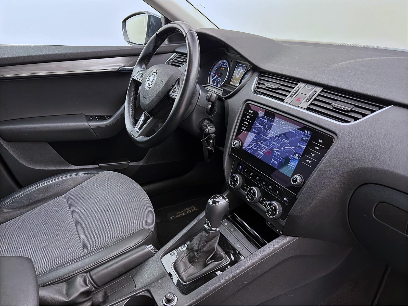 Skoda Octavia Limousine 1.4 TSI DSG STYLE NAVI LED PDC SITZHZG
