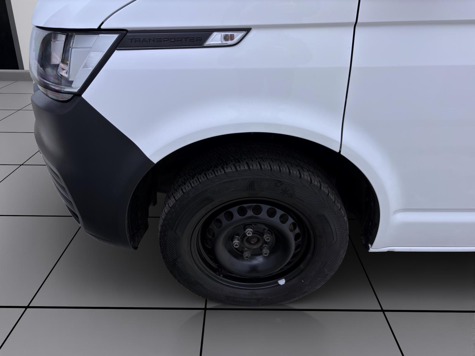 Volkswagen T6.1 Transporter Kombi 2.0 TDI 9-SITZER KLIMA PDC NAVI