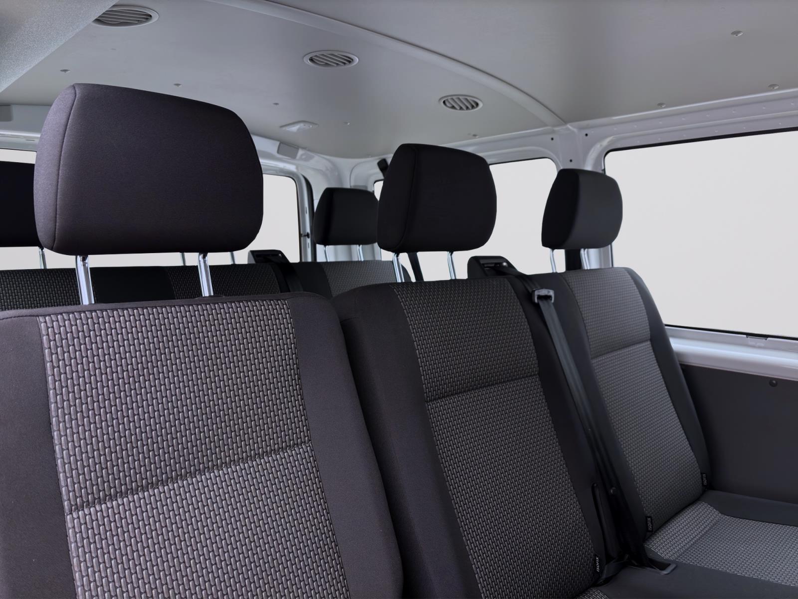 Volkswagen T6.1 Transporter Kombi 2.0 TDI 9-SITZER KLIMA PDC NAVI