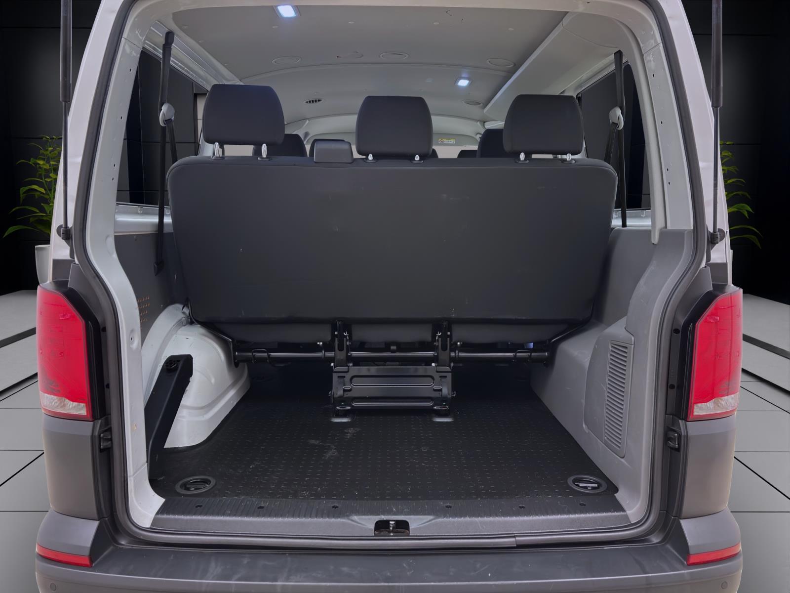 Volkswagen T6.1 Transporter Kombi 2.0 TDI 9-SITZER NAVI KLIMAPDC