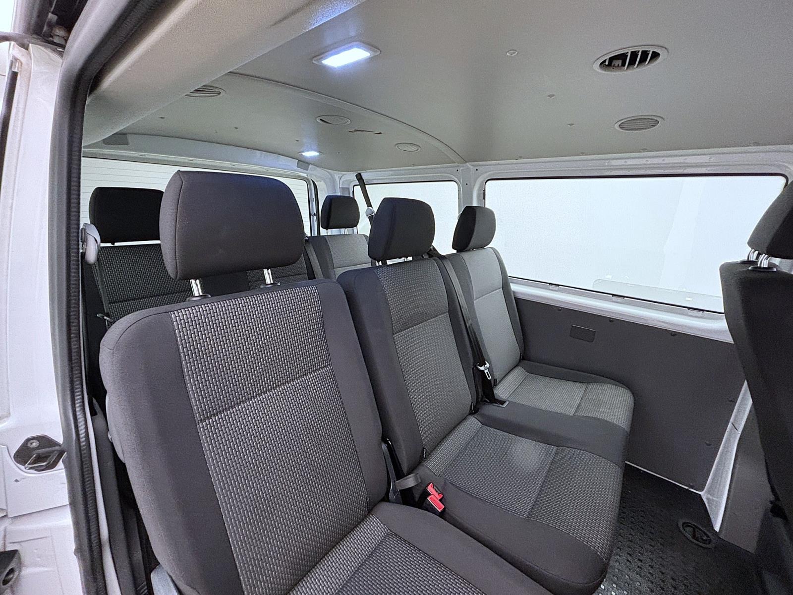 Volkswagen T6.1 Transporter Kombi 2.0 TDI 9-SITZER NAVI KLIMAPDC