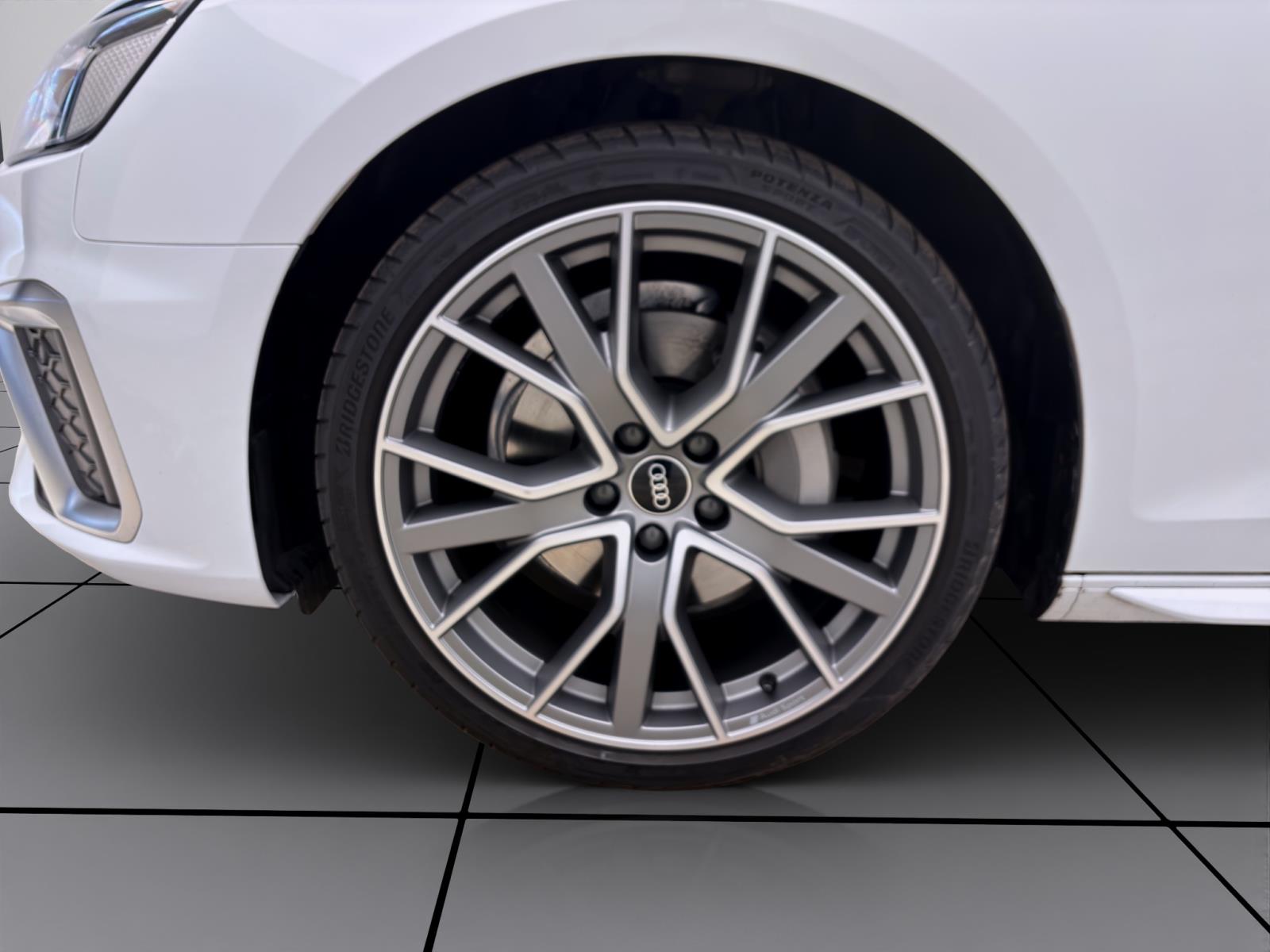 Audi A4 Avant 40 TDI Q S LINE STANDHZG PANO MATRIX NAVI+