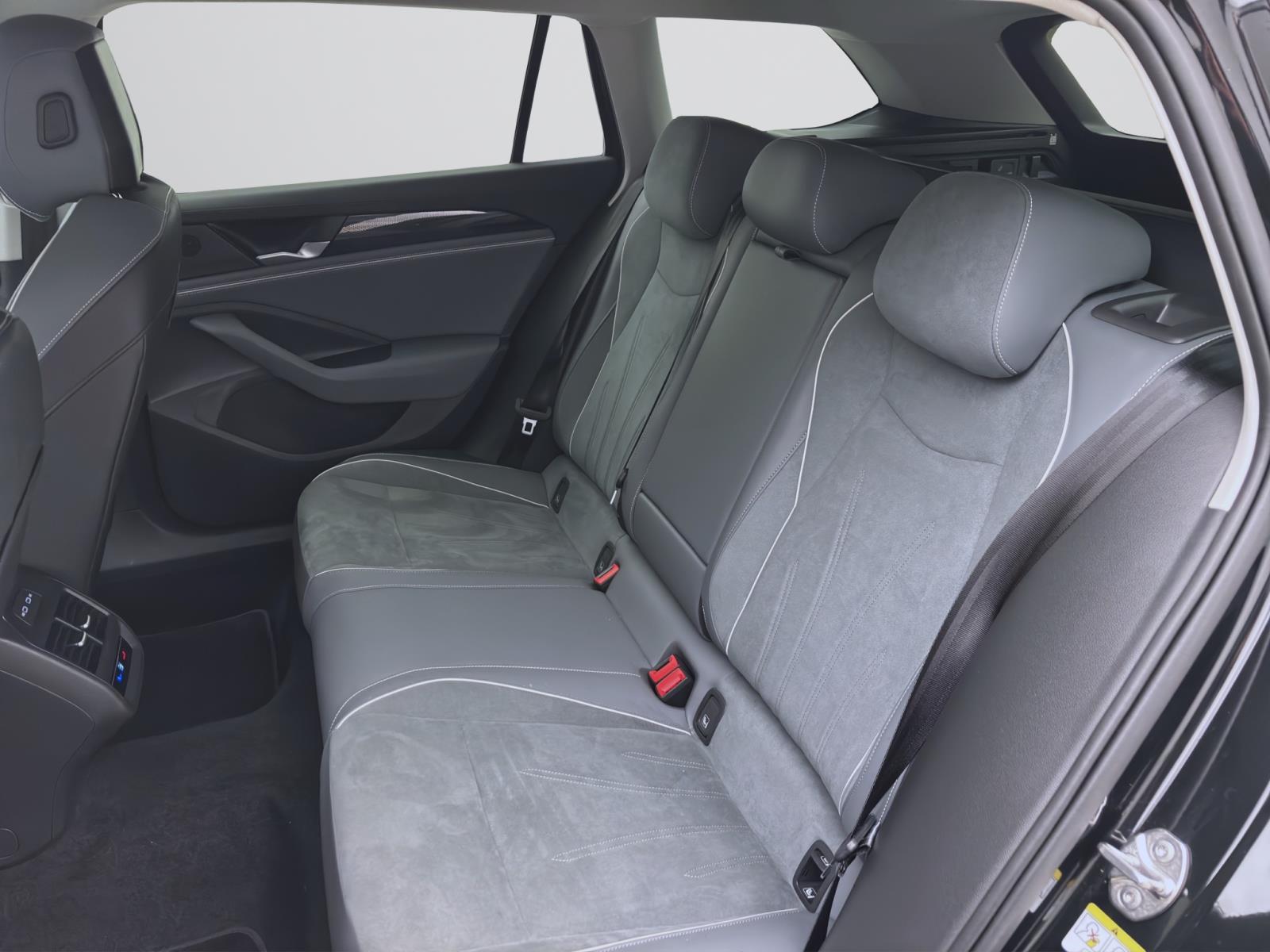 Volkswagen Passat Variant 2.0 TDI DSG BUSINESS AHK NAVI ACC KAMERA
