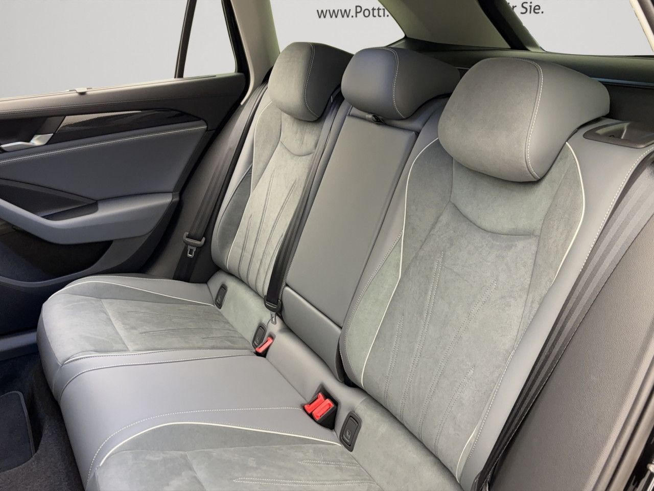 Volkswagen Passat Variant 1.5 eTSI DSG BUSINESS AHK NAVI ACC KAMERA LED