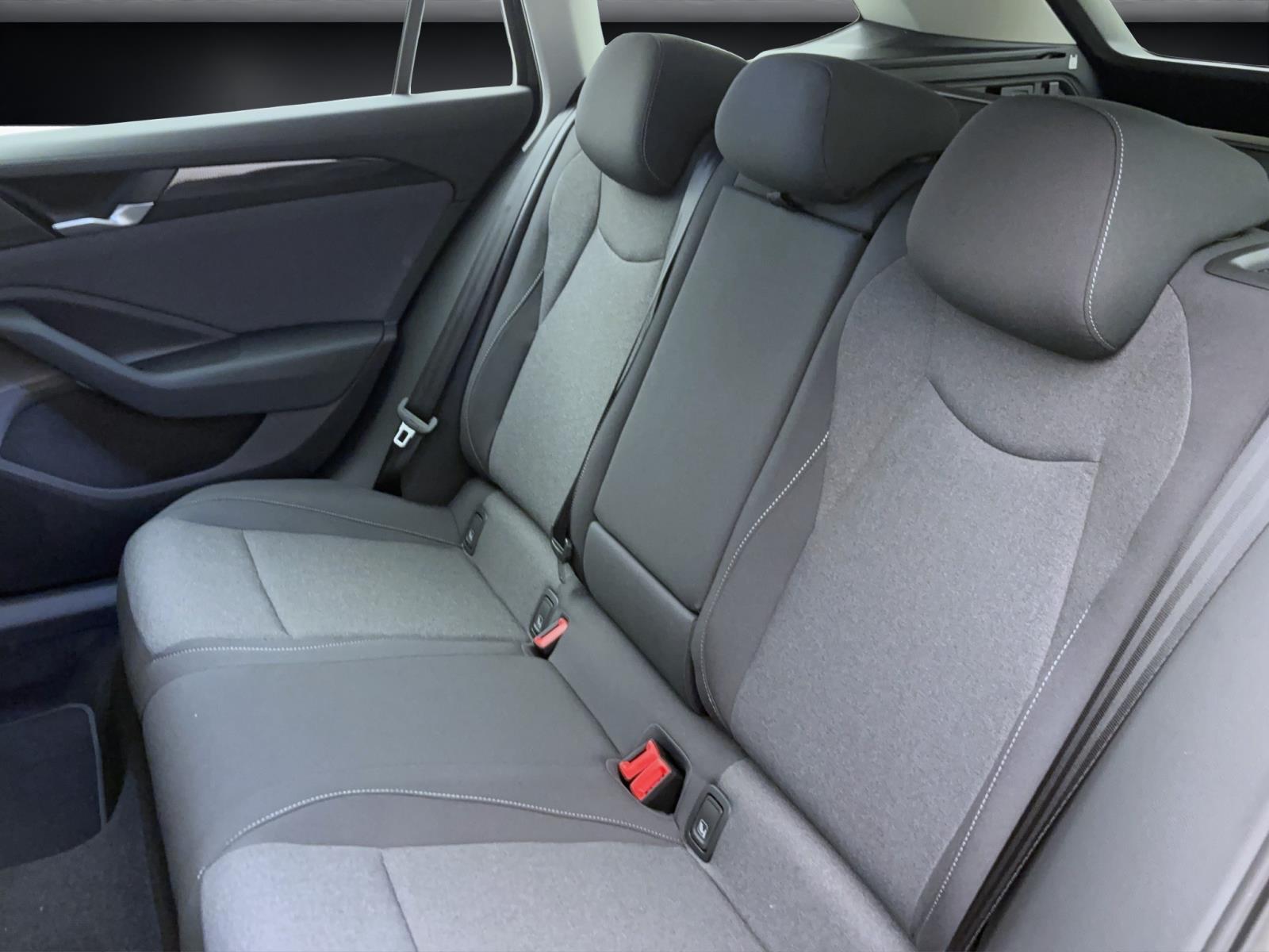 Volkswagen Passat Variant 1.5 eTSI DSG AHK ACC KAMERA LED