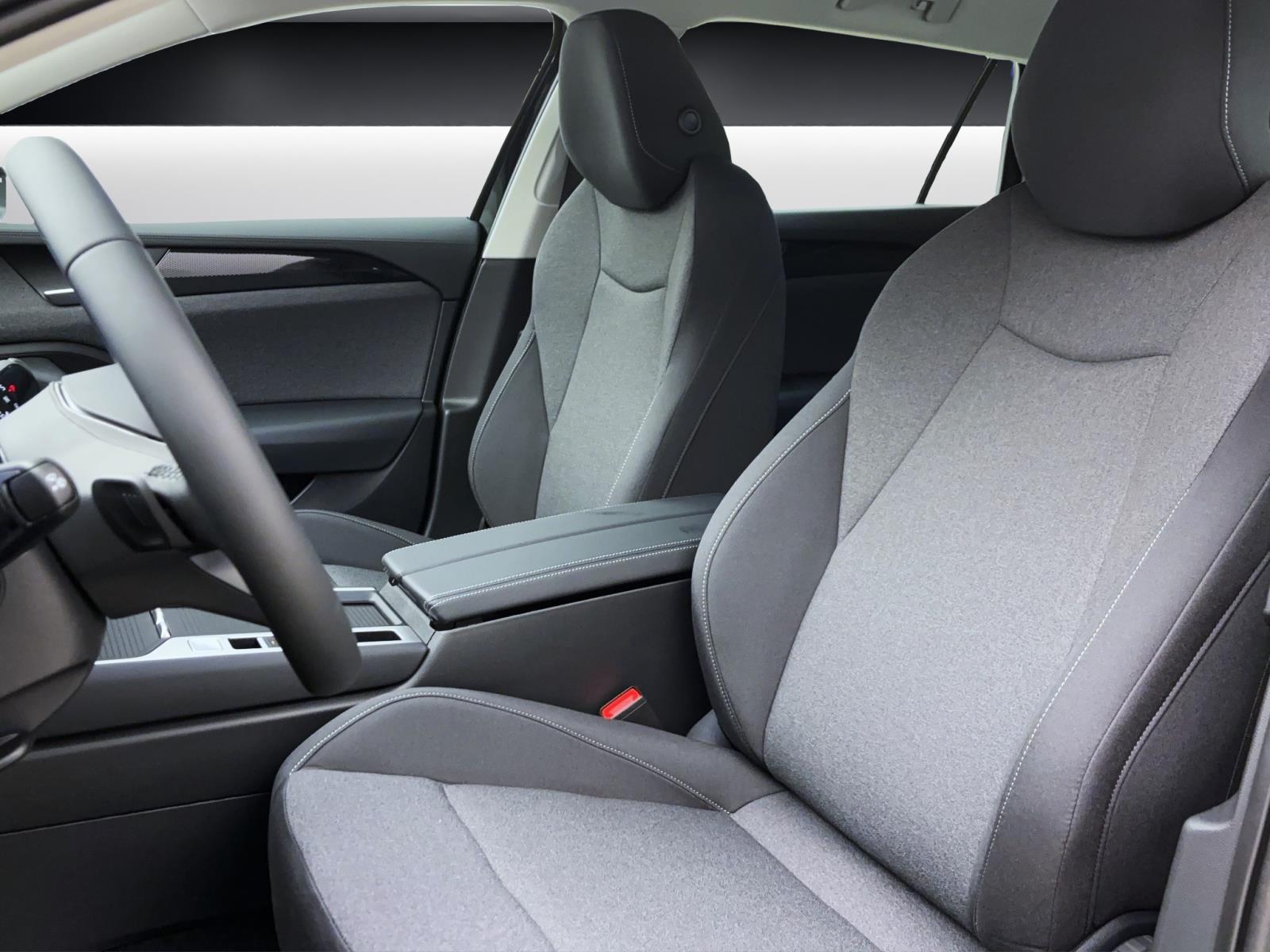 Volkswagen Passat Variant 1.5 eTSI DSG AHK ACC KAMERA LED