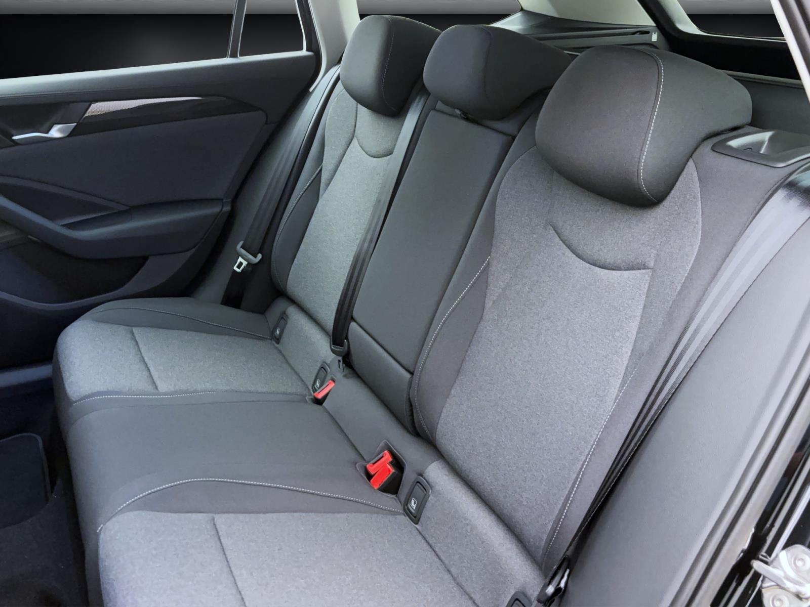 Volkswagen Passat Variant 1.5 eTSI DSG AHK ACC KAMERA LED
