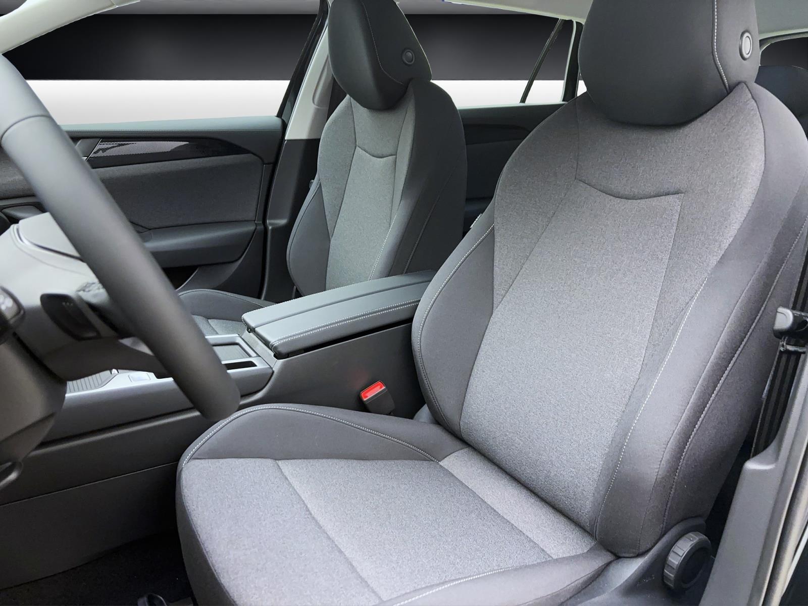 Volkswagen Passat Variant 1.5 eTSI DSG AHK ACC KAMERA LED