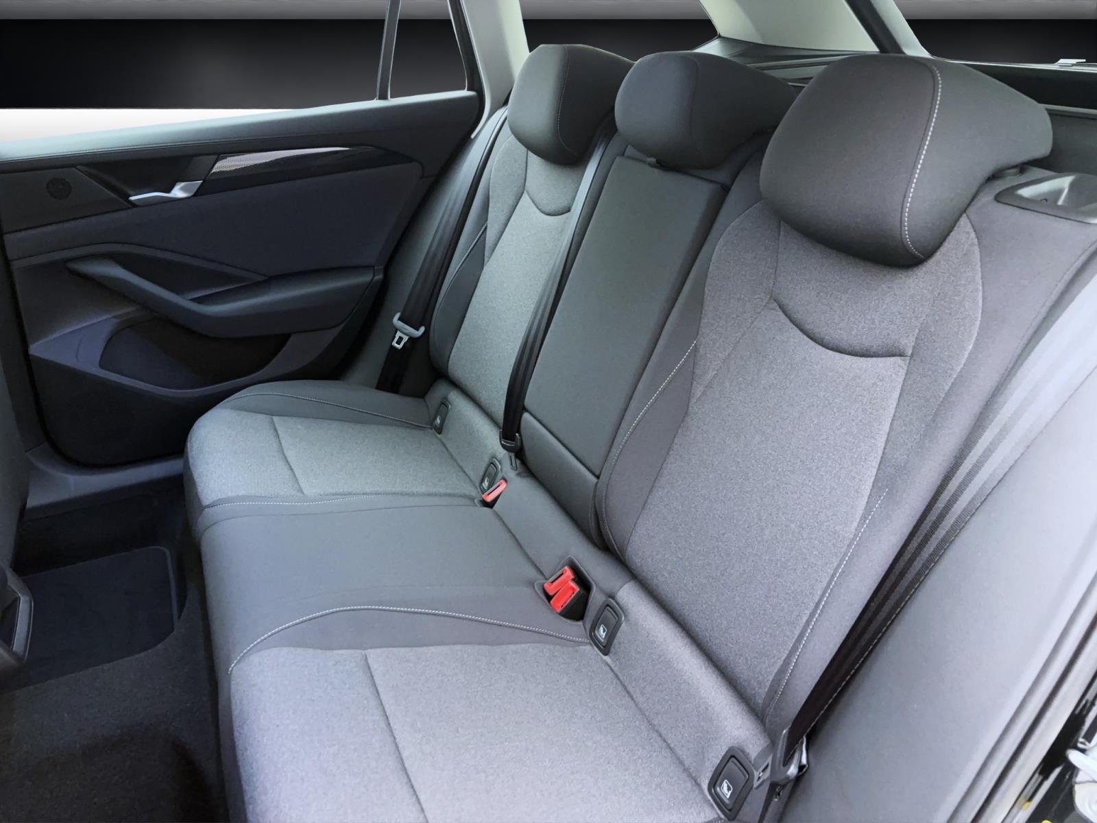 Volkswagen Passat Variant 1.5 eTSI DSG AHK ACC KAMERA LED