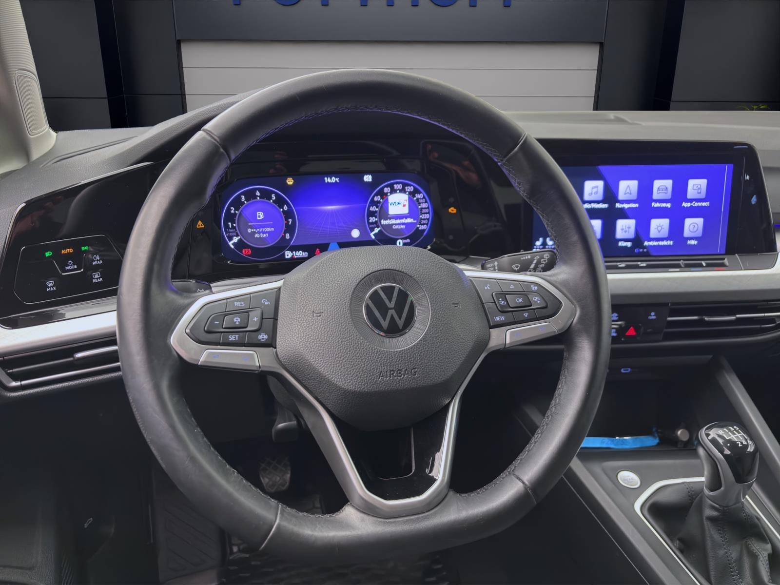 Volkswagen Golf 1.5 TSI LIFE NAVI PRO ACC LM16 SITZHZG
