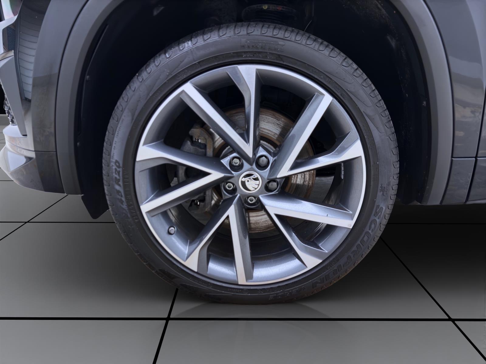 Skoda Kodiaq 2.0 TDI DSG 4x4 SPORTLINE NAVI PDC VIRTUAL PANO