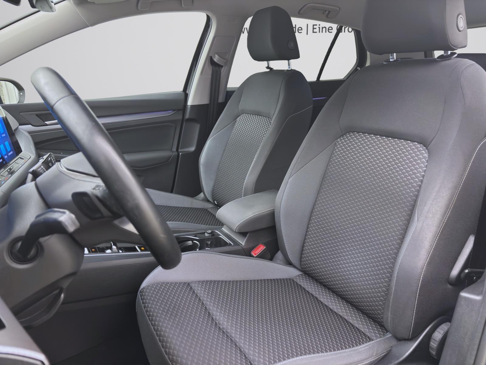 Volkswagen Golf 1.5 eTSI ACTIVE NAVI HuD MATRIX ACC