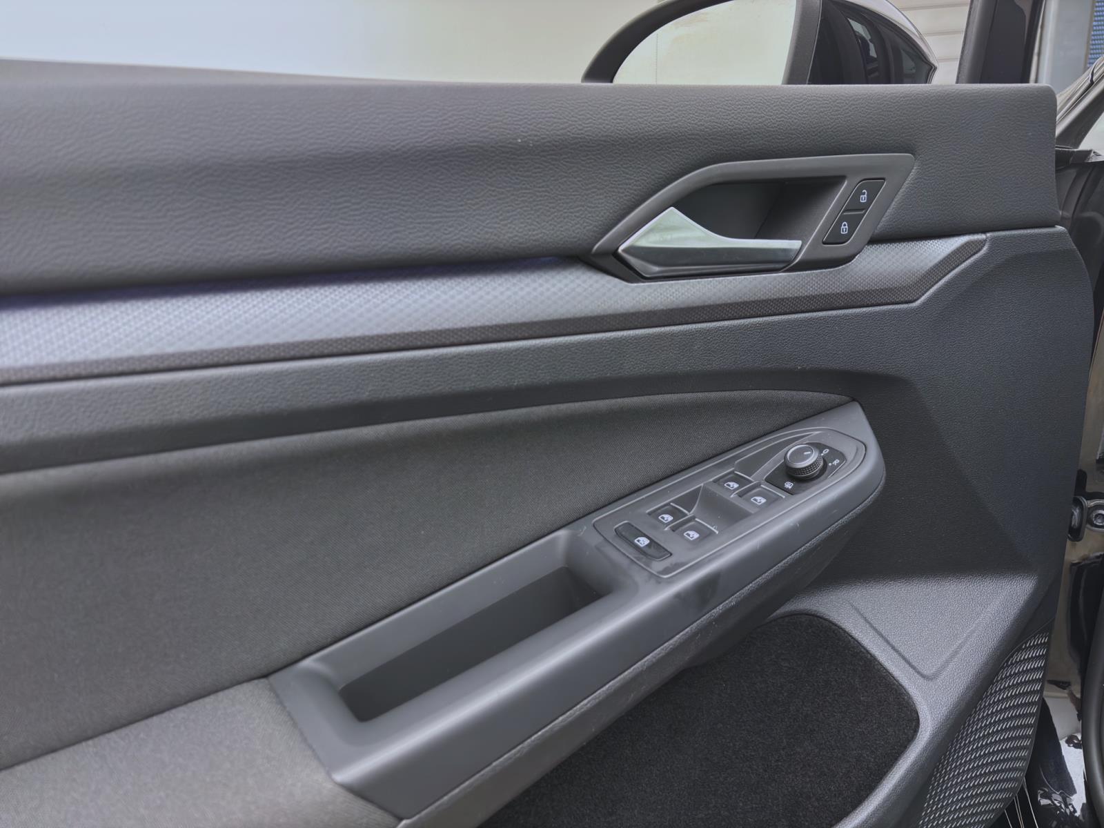 Volkswagen Golf 1.5 eTSI ACTIVE NAVI HuD MATRIX ACC