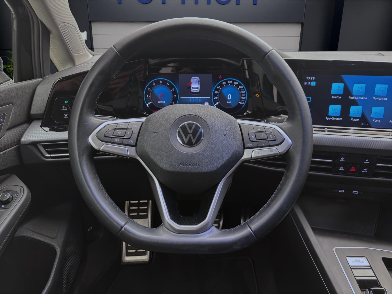 Volkswagen Golf 1.5 eTSI ACTIVE NAVI HuD MATRIX ACC