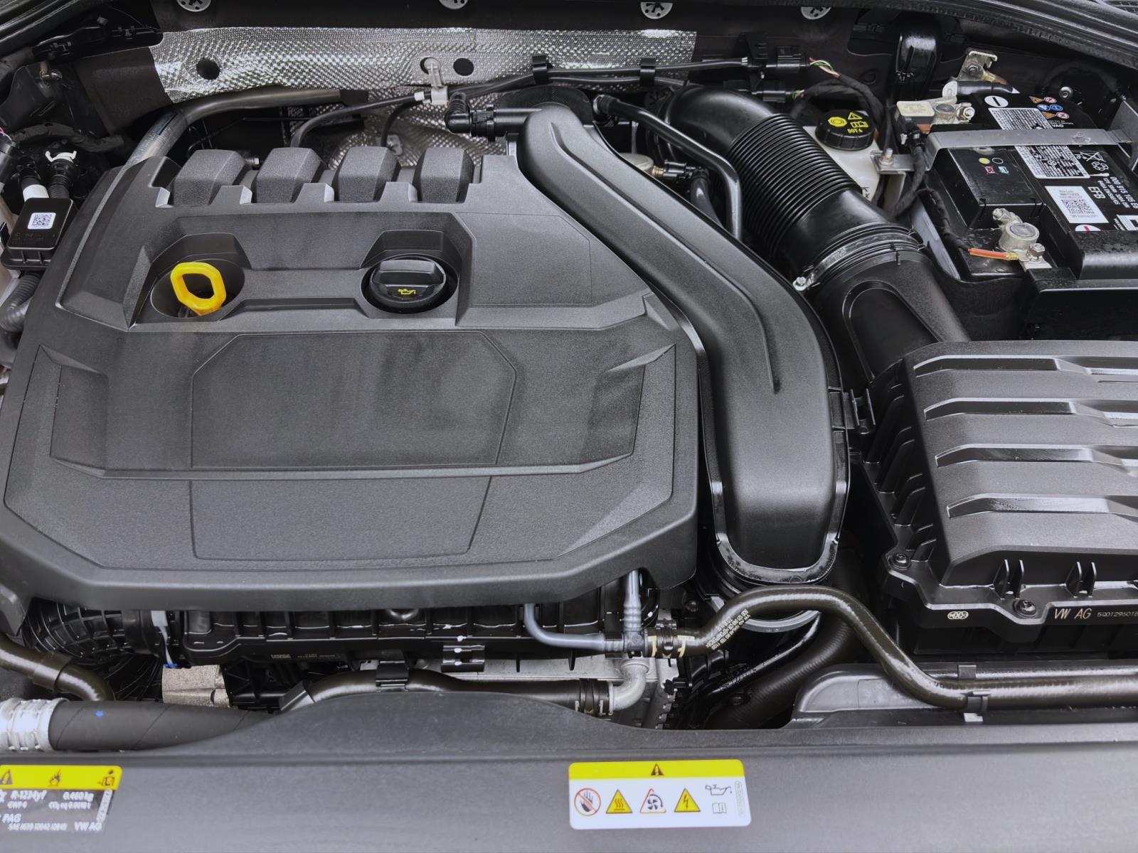 Volkswagen Golf 1.5 eTSI ACTIVE NAVI HuD MATRIX ACC