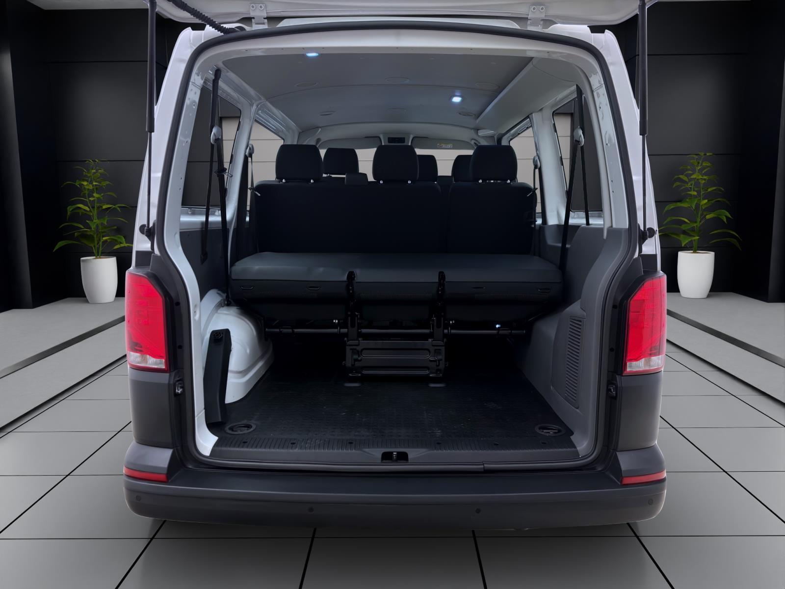 Volkswagen T6.1 Transporter Kombi 2.0 TDI 9-SITZER NAVI KLIMA PDC